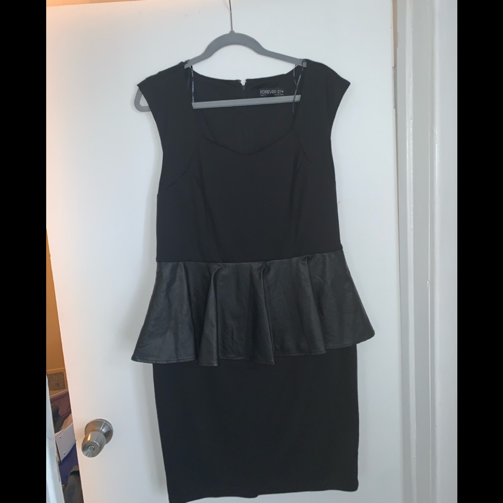 Black sleeveless peplum dress